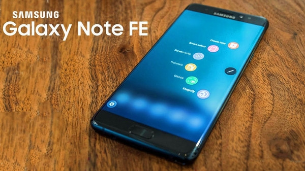 Giống như Galaxy Note 7, phiên bản Note FE cũng sở hữu màn hình cong tràn hai cạnh 5,7 inch (nhỏ hơn màn hình 6,3 inch của Note 8) và cũng sử dụng công nghệ Super AMOLED, độ phân giải 2K cho hình ảnh sắc nét, màu đen sâu hơn.
