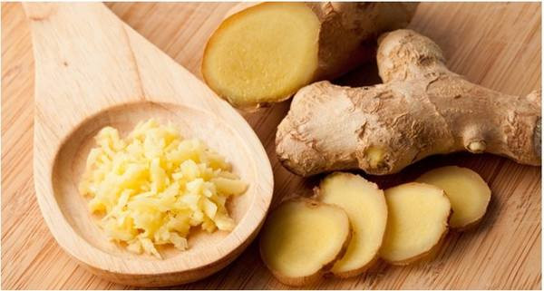 Chống lão hóa: Suy thận hoặc chức năng thận kém sẽ khiến cơ thể nhanh già, ngâm chân bằng nước gừng tươi giúp bảo vệ thân, chống lão hóa, kéo dài thanh xuân. Ảnh: 365jia.