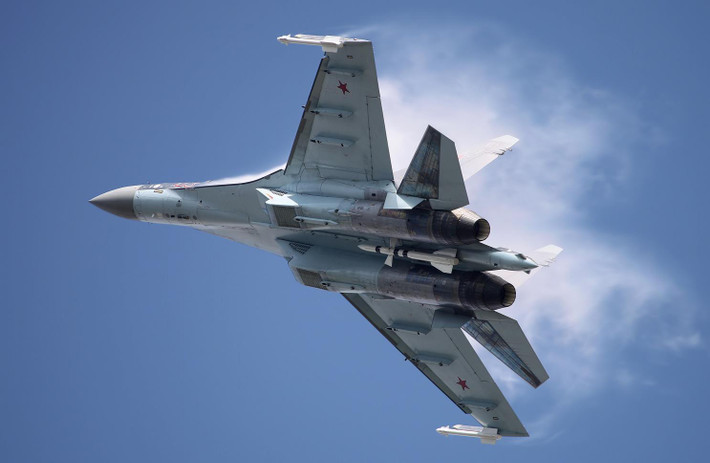 Nga và Indonesia bắt đầu đàm phán về hợp đồng mua Su-35 bắt đầu từ hồi đầu năm 2017 tới năm 2018, hai bên đã ký kết một hợp đồng trị giá 1,14 tỷ USD cho 11 chiếc. Nguồn ảnh: Pinterest.