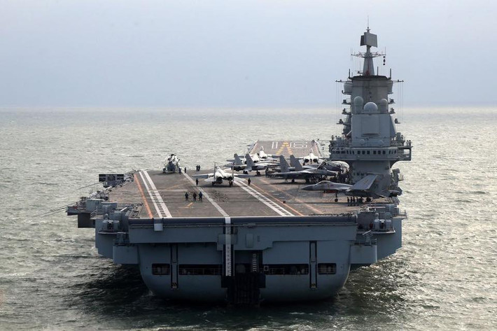 Hiện tại, Hải quân Trung Quốc đang có hai tàu sân bay trong tay nhưng chỉ một chiếc mới nhất có khả năng thực chiến, chiếc đầu tiên là Liêu Ninh thực tế không được sử dụng trong chiến đấu mà chỉ là tàu sân bay huấn luyện. Nguồn ảnh: Pinterest.