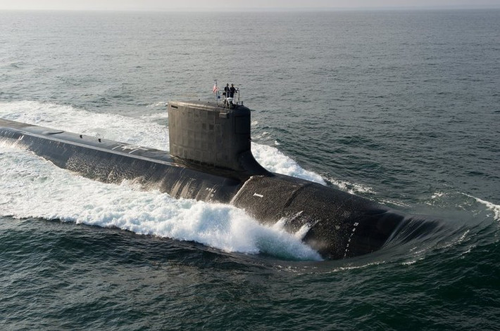 Thứ vũ khí cuối cùng và cũng được coi là thứ vũ khí nguy hiểm nhất trong tay Mỹ/NATO chính là các tàu ngầm tấn công nhanh lớp Virginia. Trong tình trạng chiến tranh, các tàu ngầm lớp Virginia này có thể tiếp cận bất cứ khu vực biển nào của đối phương và tấn công bằng tên lửa Tomahawk. Nguồn ảnh: BI.