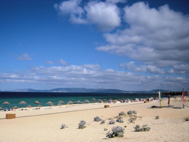 Tháng 8 - Comporta, Bồ Đào Nha: Thành phố này có nhiều phong cảnh đẹp, nhưng không đông đúc vào tháng 8. Du khách có thể nghỉ ngơi trên các bão biển hoang sơ, du ngoạn dọc các con kênh và chiêm ngưỡng cánh đồng lúa xanh mướt.