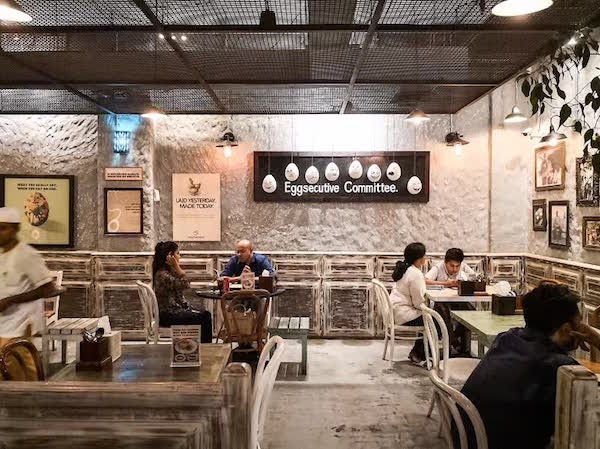Ở Dubai, cộng đồng người Ấn Độ chiếm số lượng khá đông đảo. Vì vậy, số lượng nhà hàng Ấn Độ tại đây cũng tăng lên nhanh chóng, trong đó nổi bật nhất có thể kể đến nhà hàng Raju Omlet.