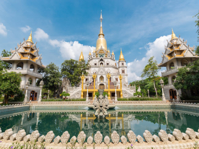Tháng 3 - Thành phố Hồ Chí Minh, Việt Nam: Thành phố này được coi là Paris của châu Á, nhưng có chi phí rẻ hơn nhiêu so với thủ đô của Pháp. Thời tiết vào tháng 3 ở địa điểm du lich này khá mát mẻ, rất thích hợp cho các hoạt động khám phá ngoài trời.