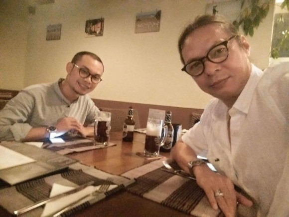 Đạo diễn Trần Lực từng chia sẻ anh rất thương con trai đầu lòng là Trần Hoàng vì sớm chịu cảnh bố mẹ ly hôn. Đồng thời, vị đạo diễn này cũng từng lo lo lắng khi phát hiện Trần Hoàng yêu say đắm 1 cô gái cùng trường từ năm học cuối cấp 2. Anh tìm cách khéo léo khiến con trai chia tay bạn gái.