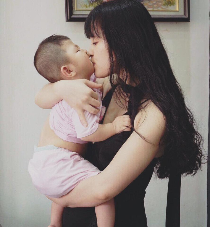 Nhận nuôi bé Yến Nhi từ khi chưa lập gia đình, Thanh Tâm khiến nhiều người khâm phục.