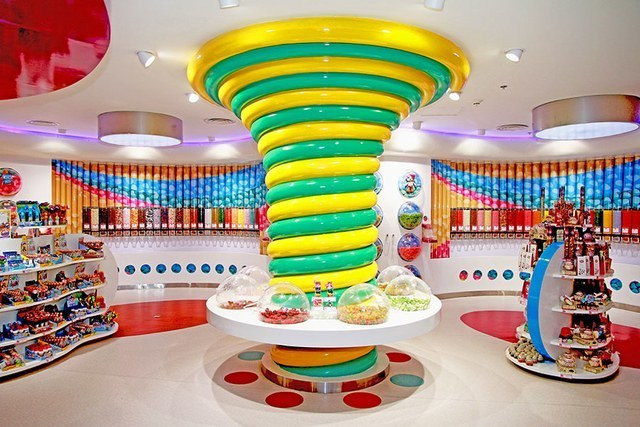 Shop Candylawa, Riyadh, Ả Rập Xê Út Candylawa là một xứ sở thần tiên của những đồ ngọt. Được tạo bởi Redesign Group, một công ty ở New Zealand, cửa hàng được chia thành nhiều phần, bao gồm các trạm kẹo cứng hoặc kẹo dẻo nhiều màu sắc rực rỡ và một tiệm bánh Pháp cho cha mẹ với khẩu vị phức tạp hơn.