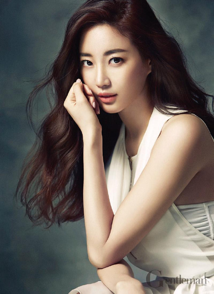 10. Kim Sa Rang Cô chỉ ăn 2 bữa một ngày, buổi sáng và bữa còn lại lúc 6 giờ tối. Thực đơn của 2 bữa ăn của Kim Sa Rang chủ yếu là rau củ và không có thức ăn chứa dầu mỡ.