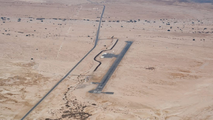 Sân bay Bar Yehuda Airfield của Israel nằm thấp hơn mực nước biển tới 378m, là sân bay thấp nhất thế giới. Tuy nhiên, không có hãng hàng không nào hoạt động thường xuyên tại sân bay này.