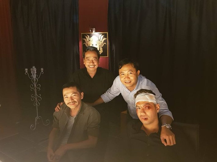 Sau một thời gian công bố dự án, phim ' Người phán xử' bản ngoại truyện mới đây đã hé lộ một số hình ảnh hậu trường, với sự trở lại của ông trùm NSND Hoàng Dũng cùng con trai Việt Anh và người tình của anh ta do Thanh Bi vào vai. Bên cạnh đó, nhân vật trùm giang hồ mang vẻ ngoài tàn bạo do diễn viên Tùng Dương thể hiện là một nhân vật hoàn toàn mới được thêm vào. Một hình ảnh hậu trường được đạo diễn Đỗ Thanh Hải chia sẻ trên Facebook