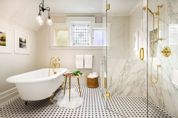 Khi bạn chọn những sắc màu cơ bản để trang trí cho phòng tắm, chất liệu hiện đại được sử dụng để tạo nên sự tiện nghi cho không gian thư giãn thì vẫn có thể thêm pha chút ấn tượng và độc đáo với những điểm nhấn từ tay cầm, vòi nước... bằng chất liệu mạ vàng cho không gian thêm sang trọng.