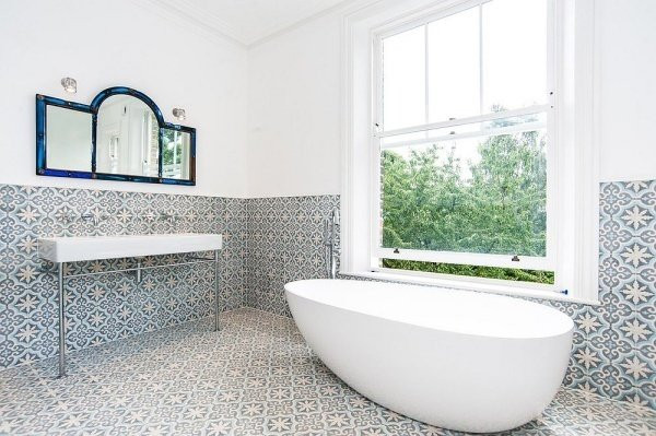 Bạn sẽ cần điều gì, mong muốn cảm nhận được những gì khi bước vào phòng tắm, đó chính là sự gọn gàng và thông thoáng, sự tiết chế tối đa các vật dụng, nhường cho không gian thoáng đãng và cơ bản nhất với những nội thất đẹp như mơ.
