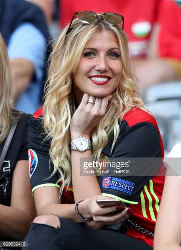 Noemie Happart Noemie Happart là bạn gái của cầu thủ Yannick Carrasco, đội tuyển Bỉ. Happart đăng quang trong cuộc thi Hoa hậu Bỉ vào năm 2013. Cả 2 chính thức công khai chuyện tình cảm khi trao nhau nụ hôn ngọt ngào sau khi Yannick ghi bàn trong trận Atletico - Real Madrid.