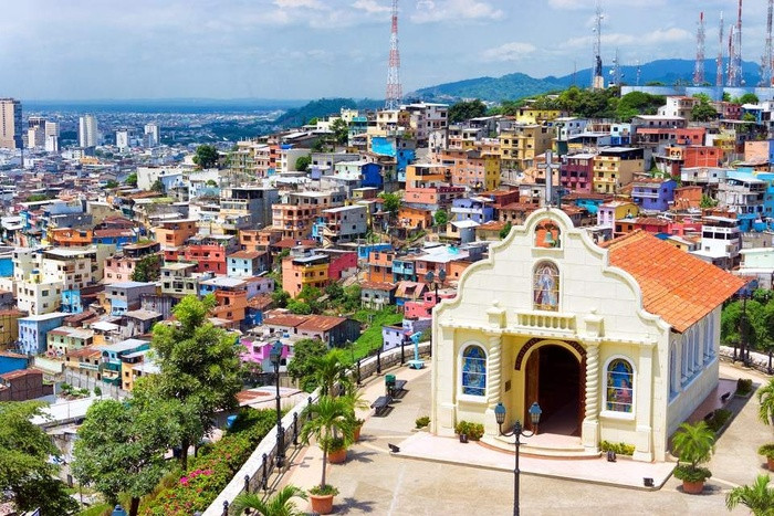 Ecuador Đến Ecuador, bạn sẽ có nhiều trải nghiệm đáng nhớ. Otavalo, Ecuador là một thành phố với những hàng quán đầy màu sắc dọc đường phố. Guayaquil là thành phố lớn nhất của đất nước với các bãi biển xinh đẹp dọc Thái Bình Dương. Cuenca là thành phố lớn thứ ba với kiến trúc từ thế kỷ 16 vô cùng tráng lệ. Ngoài 3 thành phố trên, bạn đừng bỏ lỡ cơ hội ghé thăm quần đảo Galapagos.