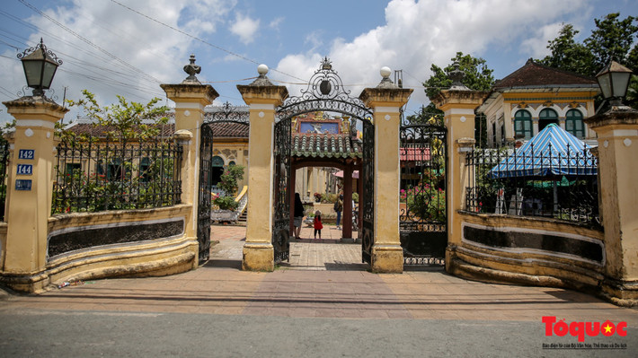 Nhà cổ Bình Thủy nằm trên đường Bùi Hữu Nghĩa phường Bình Thuỷ, quận Bình Thủy, thành phố Cần Thơ.