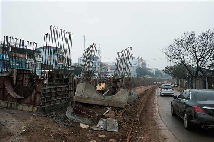Nhiều người băn khoăn, tại sao cứ đến gần Tết, nhiều công trình giao thông thi nhau duy tu, cải tạo, trong khi năm rộng tháng dài không chủ động làm, tránh bị dồn vào cuối năm...