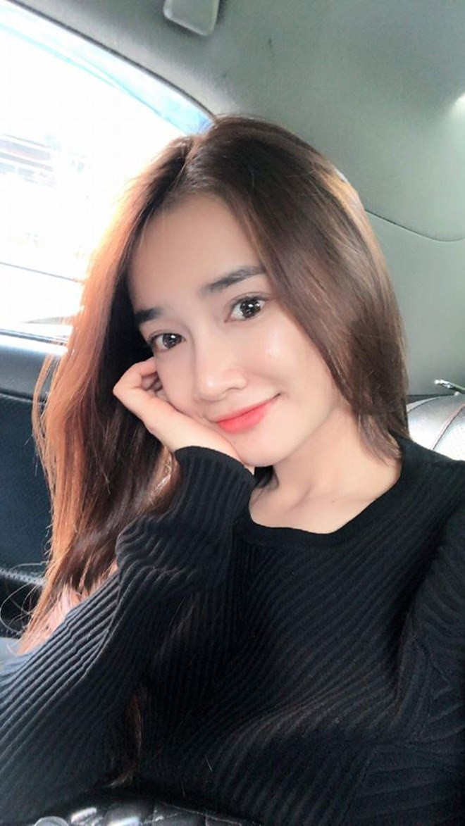 Mới đây, nữ diễn viên Tuổi thanh xuân cập nhật trạng thái trên trang cá nhân cho biết, cô đã về nước và bay ra Hà Nội hội ngộ đoàn phim "Tình khúc bạch dương" từ ngày 28.1.