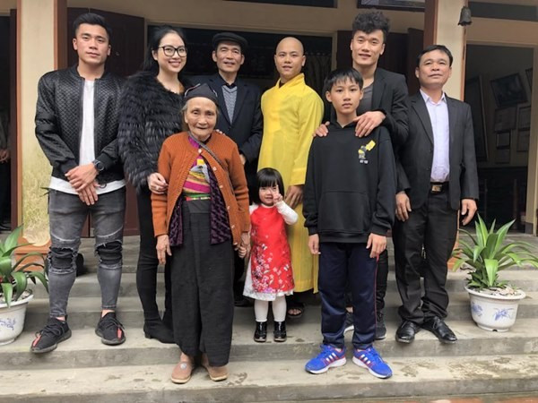 Tết là một trong những dịp để giới trẻ làm mới hình ảnh bản thân, Bùi Tiến Dũng cũng không ngoại lệ.
