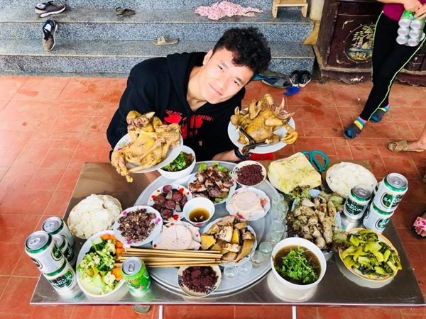 Đây là hình ảnh mới nhất về kiểu tóc đón xuân Mậu Tuất của Bùi Tiến Dũng.