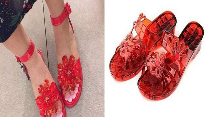 Dễ dàng thấy được sự giống nhau "không ít" giữa mẫu dép của Zara với những mẫu dép nhựa vài chục nghìn ở chợ Đồng Xuân, chợ Bến Thành từ cách phối màu xanh đỏ cho đến mô-tuýp hoa nhựa.