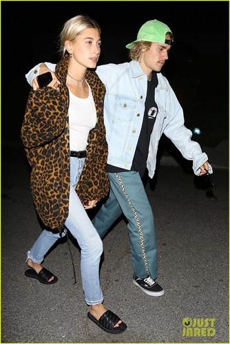 Tuy nhiên, gương mặt của Justin Bieber lại khá căng thẳng.