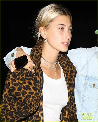 Justin Bieber và Hailey Baldwin được cho là đang lên kế hoạch cho đám cưới nhưng chi tiết cụ thể vẫn chưa được tiết lộ.