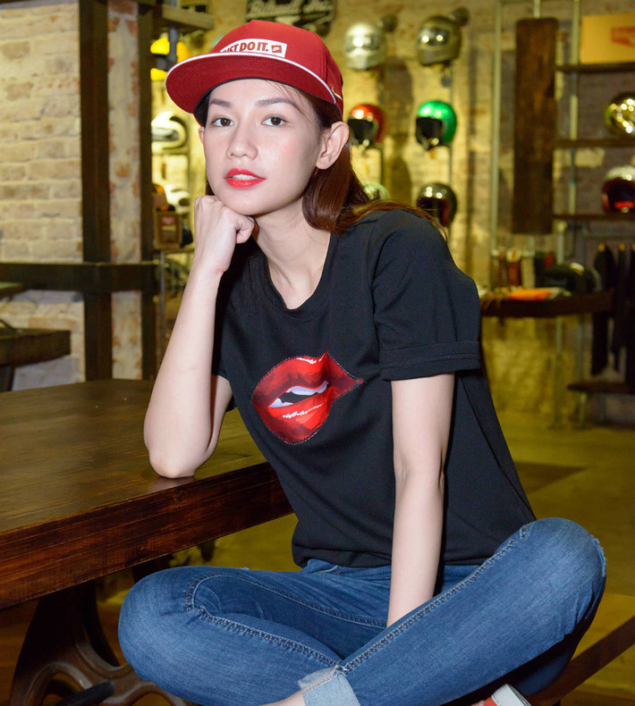 Mặc dù có khá nhiều đối tượng theo đuổi, song Quỳnh Chi vẫn chưa thể “mở cửa trái tim” để đón nhận tình yêu mới. Sau những đổ vỡ gia đình, cô muốn tập trung cho công việc và mối quan tâm dành cho con trai. “Trẻ con rất hay quên, vì thế tôi phải gọi điện cho con mỗi ngày để thăm hỏi, trò chuyện cùng bé. Tôi và chồng cũ vẫn nói chuyện rất bình thường. Sau tất cả, chúng tôi giữ mối quan hệ bạn bè và con trai là cầu nối để cả hai cùng có trách nhiệm chăm sóc, nuôi dạy bé”, Quỳnh Chi tâm sự.