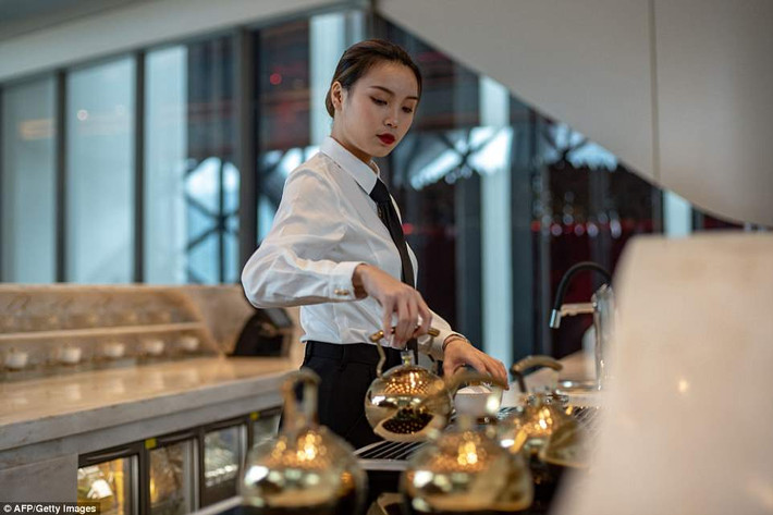 Chủ tịch của Melco, Lawrence Ho coi đây là một công trình mang tính biểu tượng. Tòa nhà Morpheus xây riêng 2 tầng sang trọng với phòng tập thể dục và khu mát-xa dành cho khách VIP