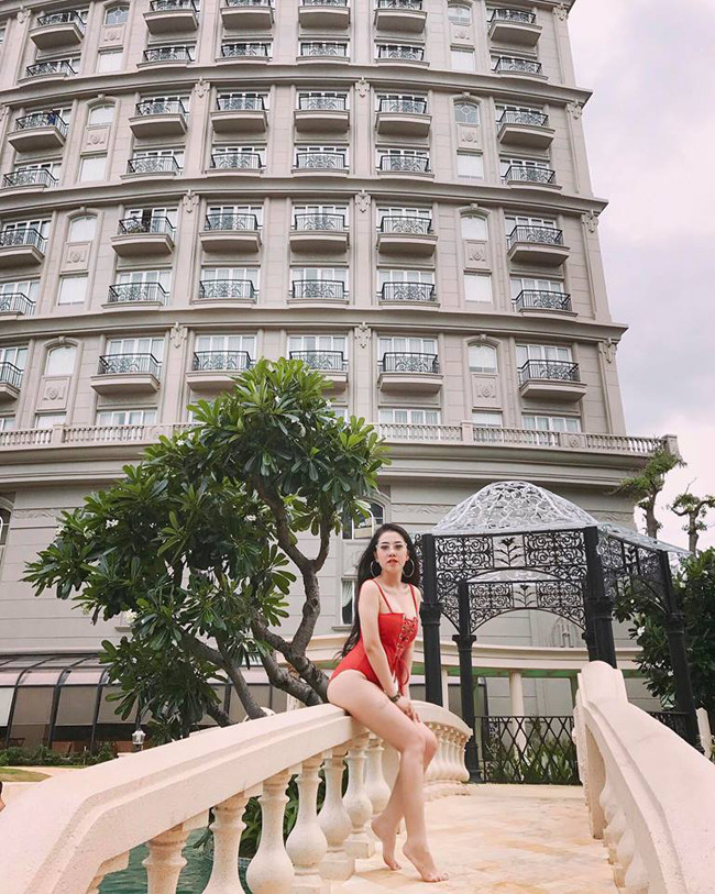 Không ngại chia sẻ hình ảnh đẹp mướt mắt thế này lên mạng xã hội. Chỉ sau một đêm, lượt theo dõi trên Facebook của Thanh Nhàn tăng lên chóng mặt.