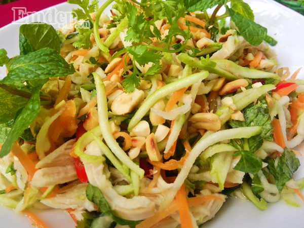 Bước 8: Trộn 1/2 số rau mùi + rau húng còn lại vào tô. Bày ra đĩa rắc lạc rang lên trên rồi thưởng thức.