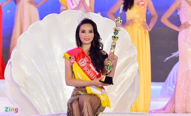 Hình ảnh Kỳ Duyên hiện nay rất khác so với khi cô mới đăng quang hoa hậu, nếu không nói là như hai người khác nhau. Trong hơn 3 năm qua, Kỳ Duyên là một trong những hoa hậu có sự đột phá bất ngờ về nhan sắc sau khi đăng quang.