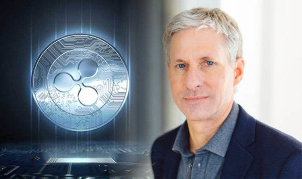 Chris Larsen Chris Larsen hiện là nhà đồng sáng lập, chủ tịch, cựu CEO của Ripple, công ty phát hành tiền ảo (XPR) và cung cấp dịch vụ thanh toán quốc tế. Hiện tại, ông đang sở hữu 5,2 tỷ XRP, trên tổng số 61 tỷ XRP mà công ty Ripple đang nắm giữ.