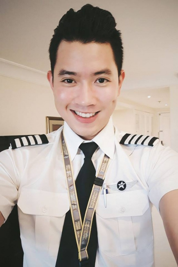 Nguyễn Quang Đạt trở thành cơ trưởng trẻ nhất Việt Nam khi mới 24 tuổi. Sở hữu chiều cao gần 1m80, gương mặt ưa nhìn, có má lúm đồng tiền nên anh được nhiều cô gái yêu mến và dành cho Quang Đạt biệt danh " Cơ trưởng đẹp trai nhất Việt Nam".