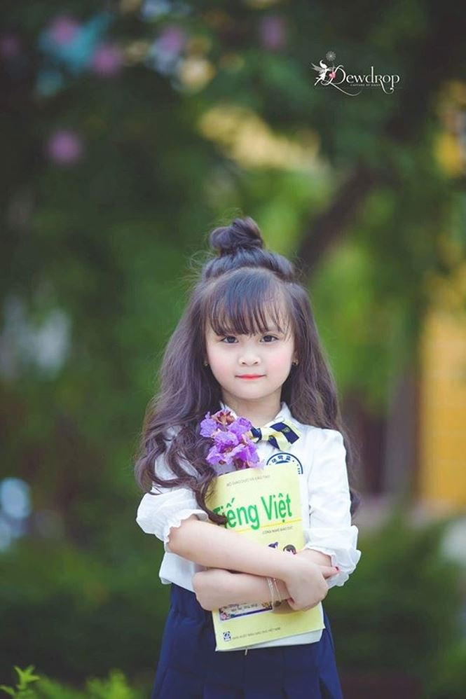 3 năm sau, ở thời điểm hiện tại, khi đã là một cô bé lớp 3, Phương Ly lần đầu tiên từ Tuyên Quang xuống Hà Nội, xuất hiện trên sàn diễn thời trang nhí cùng những gương mặt mẫu nhí đình đám Hà thành. Hotgirl nhí Tuyên Quang ngay lập tức nhận được nhiều lời khen ngợi.