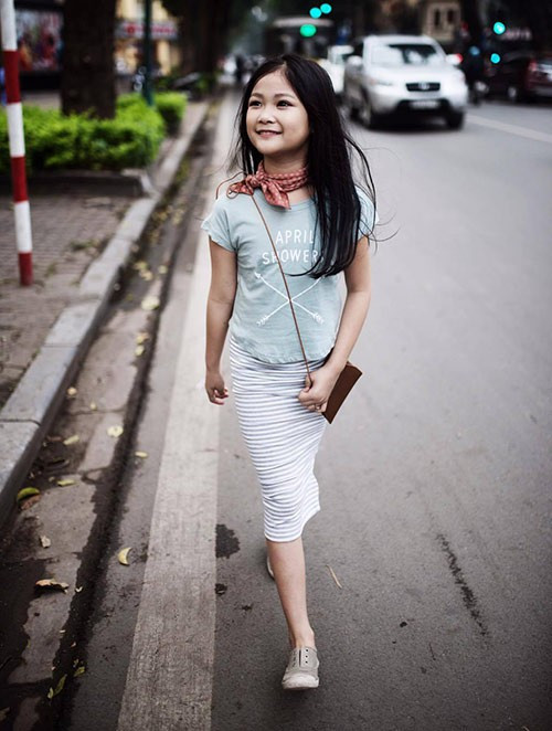 Bé Hà Thiên Trang - Hà Nội Hà Thiên Trang (11 tuổi, Hà Nội) từng được trang web Topcools.com của Mỹ công bố nằm trong top bình chọn 10 mẫu nhí ấn tượng thế giới năm 2014. Ngày 3/11/2017, MV mang tên One Chance To Dance của Naughty Boy - Joe Jonas chính thức phát hành và nhanh chóng làm mưa gió trên các bảng xếp hạng toàn cầu. Điều thú vị là bé gái Hà Thiên Trang chính là nữ chính trong MV này.