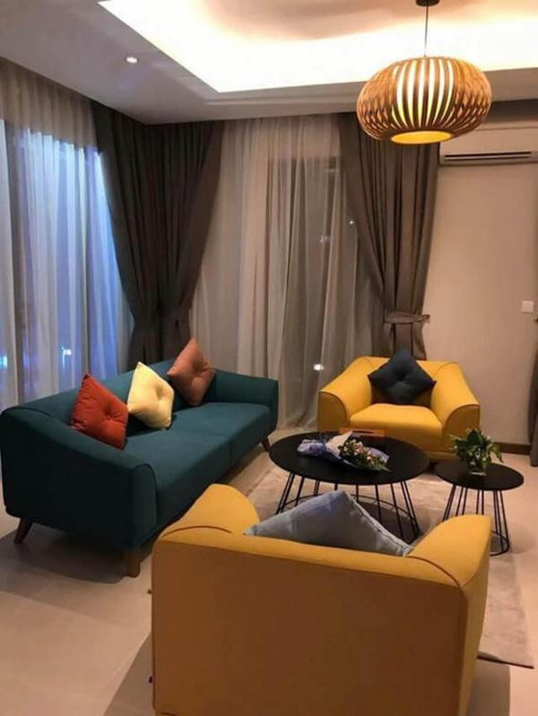 Bên trong căn hộ tông màu chủ yếu được sử dụng là màu xanh, ghi, nâu... tạo cảm giác ấm cúng.