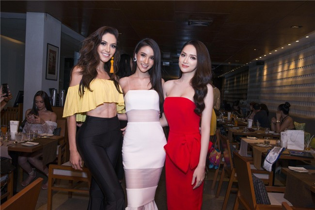Ngay sau khi đến Thái Lan, Hương Giang Idol đã có cuộc đụng độ với 2 người đẹp đến từ Brazil và Thái Lan. Rõ ràng, cả YoshiRinrada và Hương Giang đều phải dè chừng trước nhan sắc vô cùng xinh đẹp của cô nàng Izabele Coimbra.