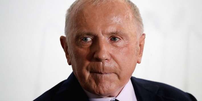 Chủ tịch danh dự của tập đoàn thời trang Kering Francois Pinault đã từng bỏ học trung học năm 1974 sau khi bị bắt nạt vì quá nghèo. Hiện công ty của tỷ phú này sở hữu những thương hiệu thời trang cao cấp như Gucci, Stella McCartney, Alexander McQueen và Yves Saint Laurent. Tài sản ròng của ông đạt 33,7 tỷ USD.