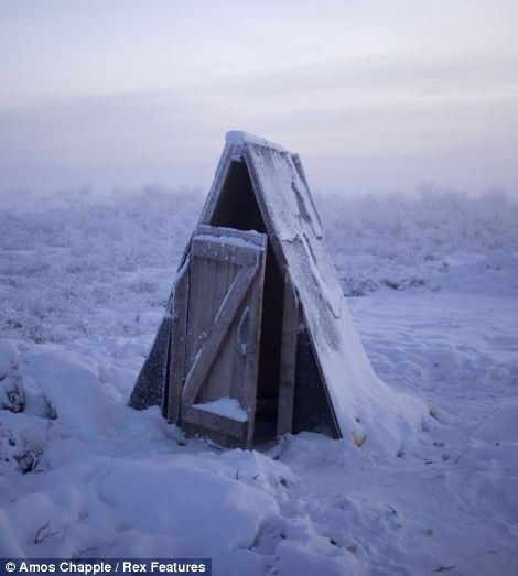Theo lời các bác sĩ, người dân Oymyakon không bị suy dinh dưỡng là nhờ sữa động vật tại đây chứa rất nhiều vi chất dinh dưỡng. Chẳng có gì đáng ngạc nhiên khi cư dân địa phương được tôi luyện trước điều kiện thời tiết khắc nghiệt như vậy. Không giống như những nước khác, ngôi trường duy nhất của Oymyakon chỉ đóng cửa nếu nhiệt độ xuống dưới -52 độ C.