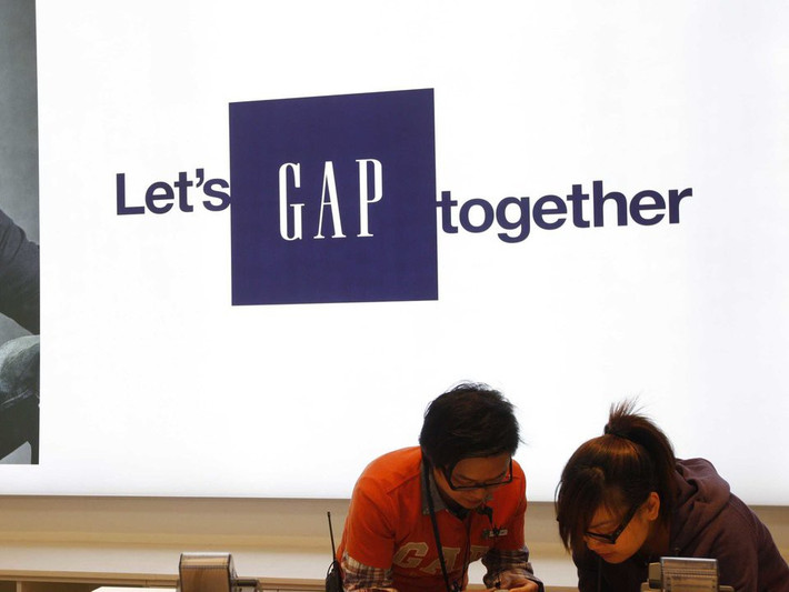 Gap Cửa hàng Gap đầu tiên khai trương vào năm 1969 chuyên bán quần jeans chất lượng tốt. Tên gọi của hãng thời trang này mang ý nghĩa về khoảng cách thế hệ giữa trẻ em và người lớn.
