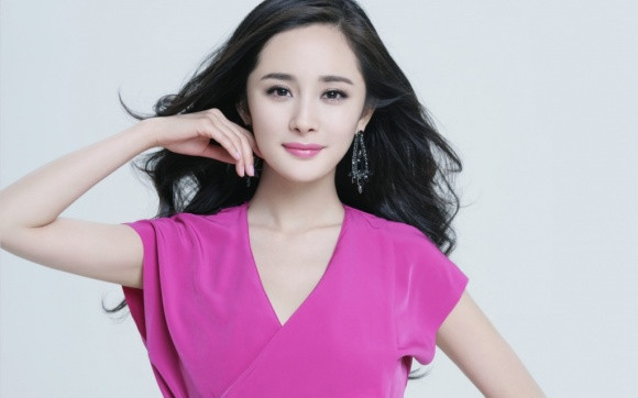 Trước đây, mỗi khi nhắc đến Dương Mịch ai nấy đều tỏ ra ngưỡng mộ nhan sắc xinh đẹp cũng như cuộc sống hạnh phúc, giàu có của cô.