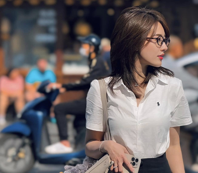 Cô hiện là chuyên viên cao cấp quản lý quan hệ khách hàng ưu tiên cho một ngân hàng lớn tại Hà Nội. (Ảnh: FBNV)