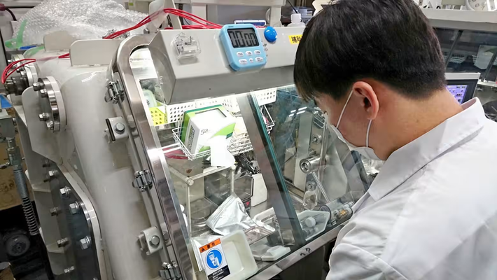 Toyota và Đại học Kyoto đã phát triển một loại pin thể rắn mới dựa trên công nghệ fluoride-ion. (Ảnh: asia.nikkei)