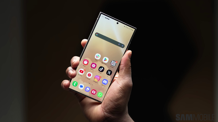 Màn hình sáng hơn: Độ sáng màn hình đạt 1.860 nit khi xem nội dung HDR, cao hơn mức 1.553 nit của iPhone 16 Pro Max, giúp hiển thị rõ nét hơn dưới ánh sáng mặt trời. (Ảnh: SamMobile)