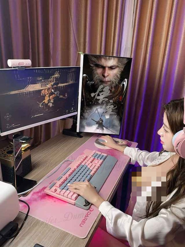 Ngay khi chia sẻ loạt ảnh, góc gaming của Ngô Thị Mỹ Duyên lập tức đã trở thành đề tài được bàn tán sôi nổi. (Ảnh: IGNV)