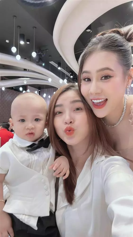 Dù không còn hoạt động nghệ thuật, nhưng Hải Băng vẫn giữ mối quan hệ thân thiết với nhiều nghệ sĩ Việt. Thỉnh thoảng, cô cũng xuất hiện trong các chương trình truyền hình, chia sẻ về cuộc sống hạnh phúc của bản thân.