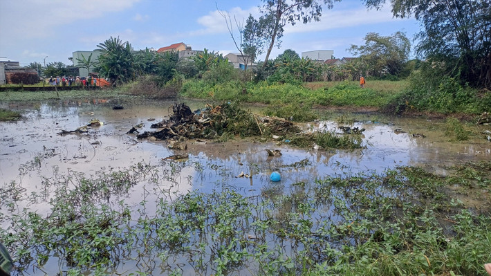 Nguyên nhân ban đầu theo thông tin do phi công cung cấp, buổi trưa cùng ngày, khi đang bay huấn luyện thì máy bay mất kiểm soát, phi công nhảy dù xuống đất an toàn, máy bay rơi và phát nổ.