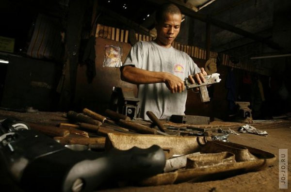 Với gần 1 thế kỷ hành nghề, mọi chi tiết nhỏ nhất, phức tạp nhất cũng đều có thể sản xuất ra ở đây, kể cả bộ phận nòng súng. Tuy nhiên, nòng súng lấy từ các khẩu súng của Nga và Mỹ thường có chất lượng cao hơn nên được ưa chuộng sử dụng hơn. Nguồn ảnh: Jojo.