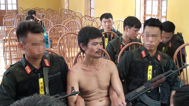 Một vụ việc khác liên quan đến ghen tuông xảy ra ngày 30/6, tại Thuận Châu, tỉnh Sơn La cũng khiến dư luận xôn xao. Theo đó, Lò Văn Niên (1984, huyện thuận Châu, tỉnh Sơn La), nhân lúc hàng xóm đi cắt cỏ trên đường về tới gần nhà đã dùng dậy xông ra đánh nhiều nhát vào đầu dẫn đến gục ngã. Sau khi đánh xong, Niên bỏ trốn vào rừng. Sau khi bị bắt, Niên khai, do nghi ngờ ông N. dùng bùa để mình không ăn không uống và có quan hệ bất chính với vợ mình nên đã chuẩn bị sát hại nạn nhân từ 2 ngày trước.