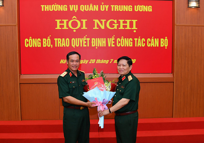 Trung tướng Vũ Hải Sản, ủy viên Trung ương Đảng, ủy viên Quân ủy Trung ương, Tư lệnh Quân khu 3. Ông sinh năm 1961, quê quán xã Hải Đường, huyện Hải Hậu, tỉnh Nam Định. Ông từng học tại Trường Sĩ quan Lục quân. Từ năm 1996 đến tháng 8/2001, ông làm Trung đoàn trưởng Trung đoàn 43, Sư đoàn 395, Quân khu 3 và sau đó giữ nhiều vị trí lãnh đạo các đơn vị thuộc Quân khu 3.